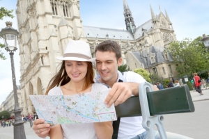 Никаких автобусов: в Париже введут ограничение для туристов
