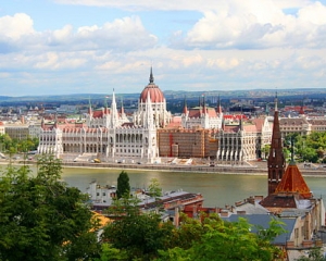 Почти без ограничений: Венгрия открылась для украинцев