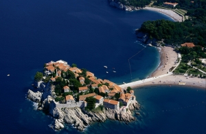 	 Голышом – на пляжи Хорватии, на волнотерапию – в Черногорию!